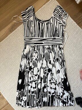 Cap Sleeve Floral Black and White Tibi Dress Size M